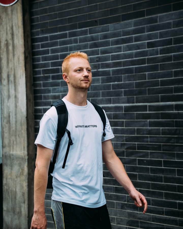 NAVI俱乐部官宣:中单Larssen、酷似Uzi的前V5下路SamD加盟