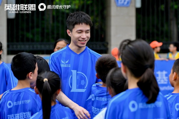 EDG祝福厂长加盟JDG：“明凯教练赛场加油！无论何处支持如初！”