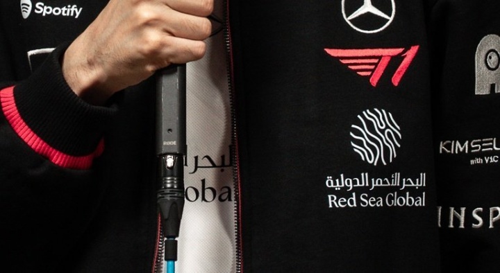 新金主是沙特皇储?!T1队服新增沙特房产公司RSG的LOGO