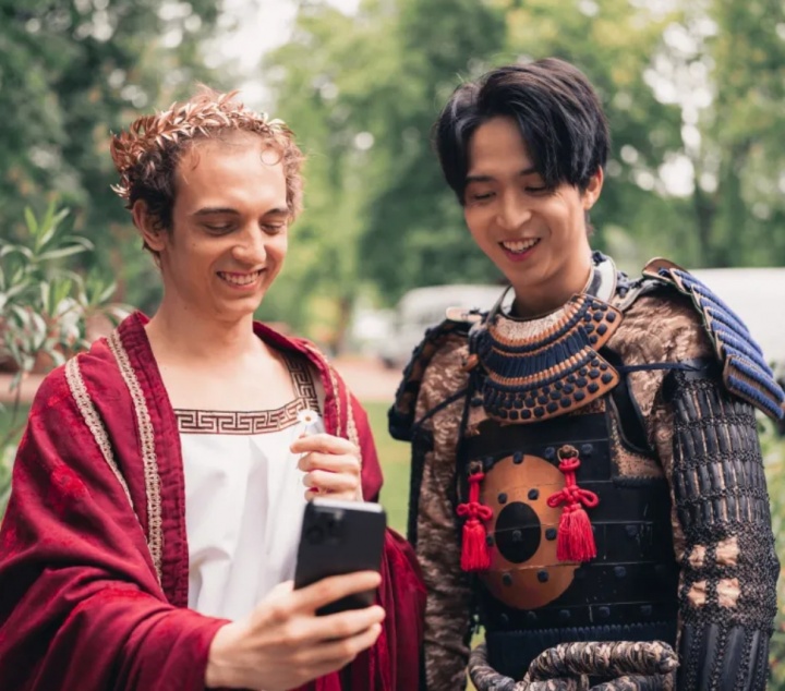 G2整活：你们在败者组那说啥？这边听不清