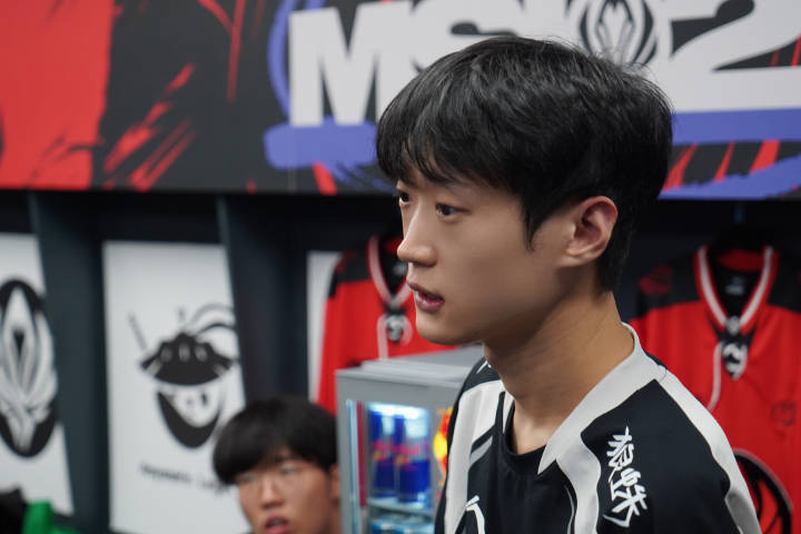 纯粹👍Cube翻出老照片 香克斯:打职业不是为了证明自己 就是为了热爱