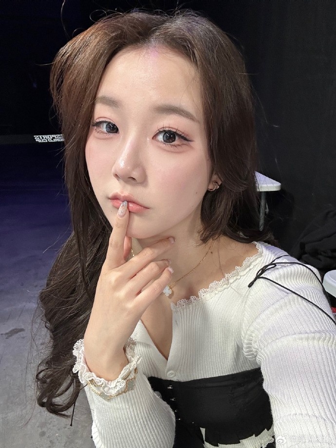 解说Kitty晒照:EWC第三天! 下班下班^_^马上半决赛咯~