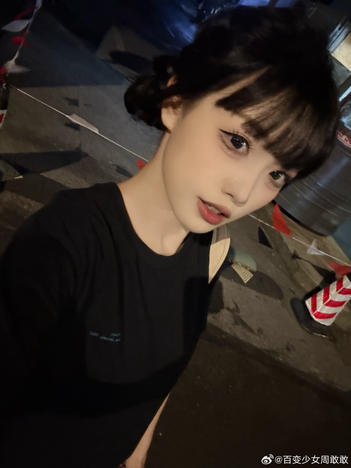 美美下班~主持周敢敢更博晒照:敢儿这个下班