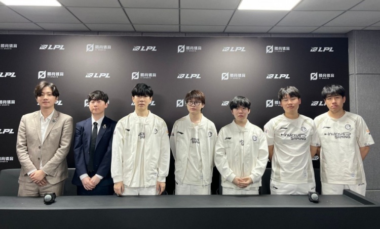 iG赛后群访 教练：现在不清楚JDG比赛风格 要等当天打一小局