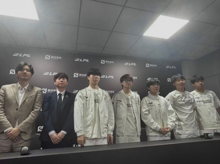 Meiko:看一下明凯能给JDG带去什么 希望他BP好好做