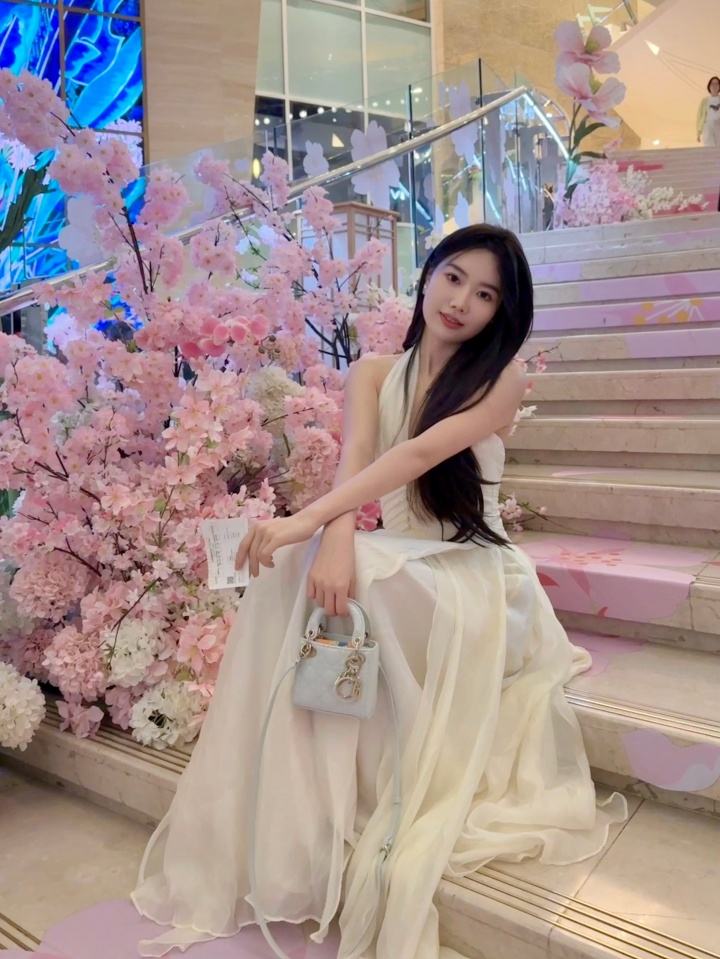 这皮肤要掐出水了!解说陈鱼晒照:像是看了一场巨大的超级变变变