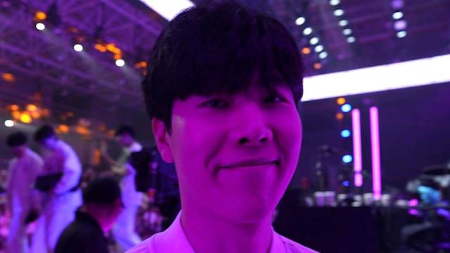 今天一点都不尽兴!Theshy首局0阵亡 上次小局0阵亡还要追溯到54小局前