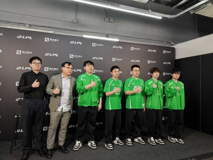 WBG赛后群访 教练:常规赛查漏补缺 季后赛展现更好的面貌进世界赛