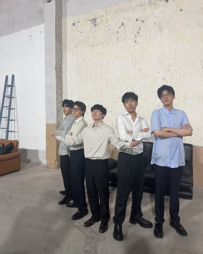 iG官方分享品牌照拍摄花絮:Rookie怎么还模仿上许哥了?!