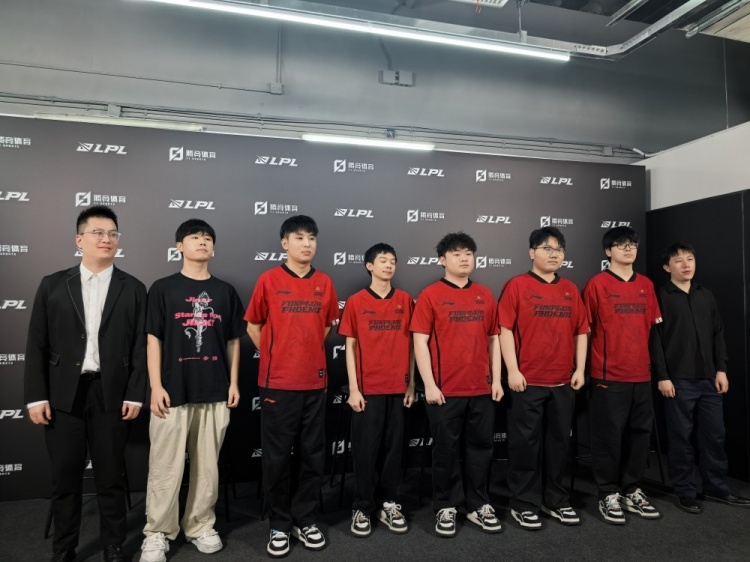 FPX赛后群访 Care：打iG没有特别的准备 Rookie太强 我对线没打好