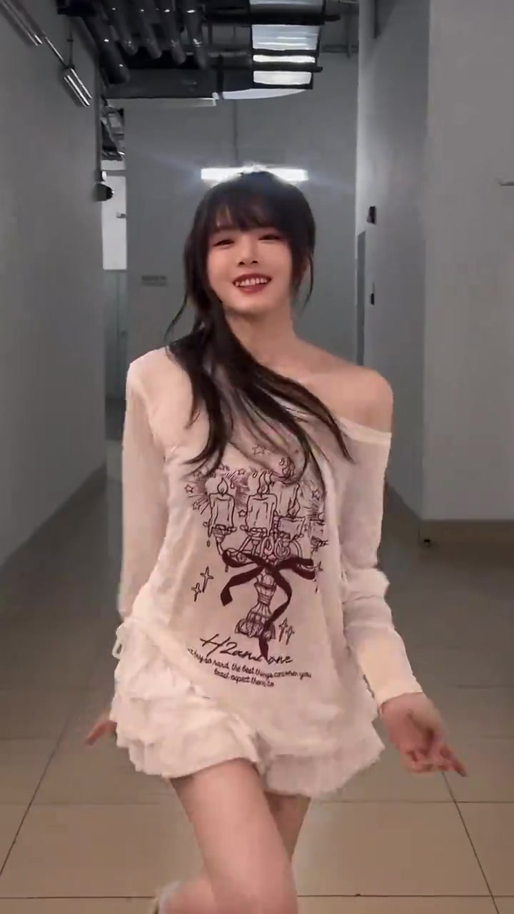 主持骆歆分享视频：说，你选黑的还是白的