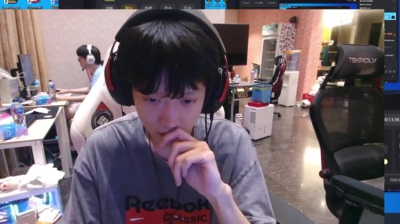 弹幕讨论🚬Shanks：无所谓封了就封了吧 反正是官方号不是我号