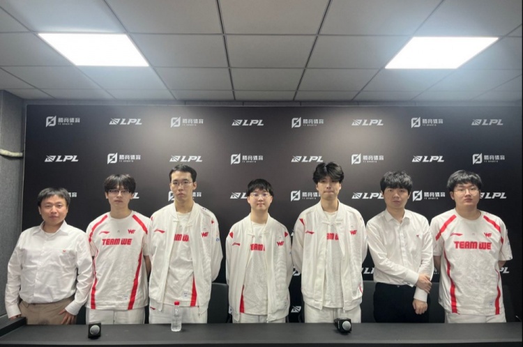 WE赛后群访 Monki：我们更团结了 大家更像是一体的 脱节情况少了