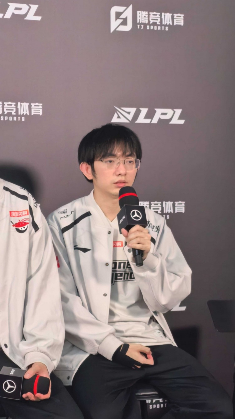 你们到底怎么了？圣枪哥：要调整的地方特别多 只能回去慢慢看