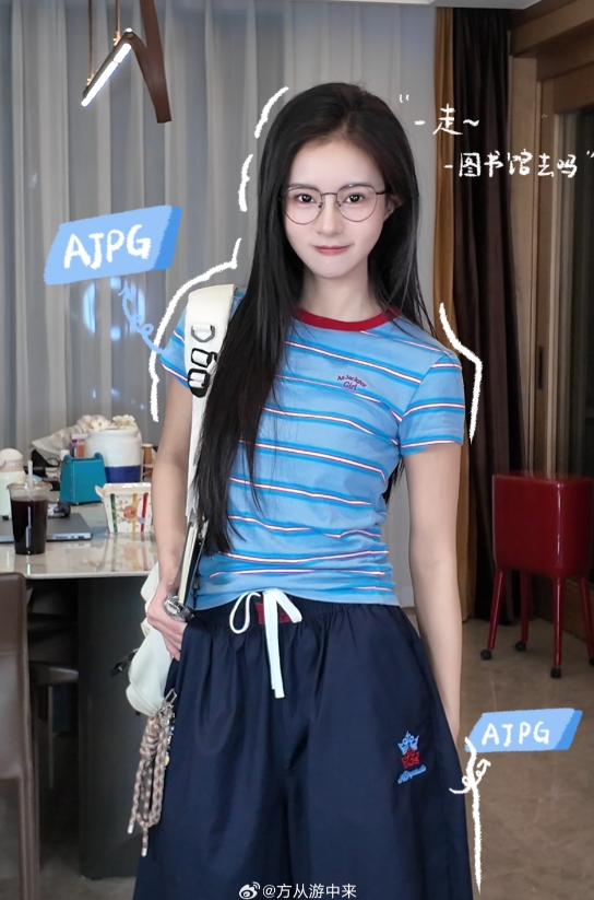 好看捏！PEL主持方游晒照：夏日穿搭大放送！！