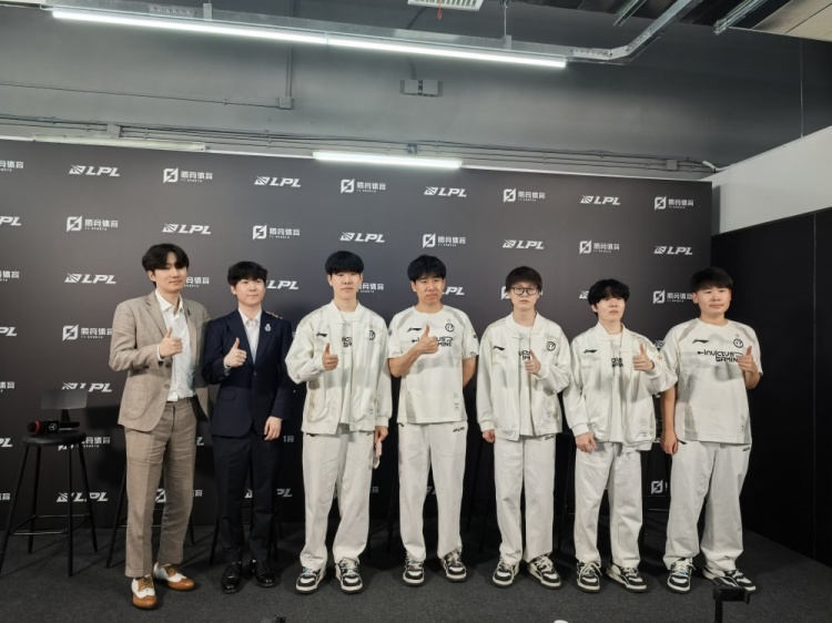 iG赛后群访 Meiko：教练教了很多东西 所以我们最近团战赢的较多