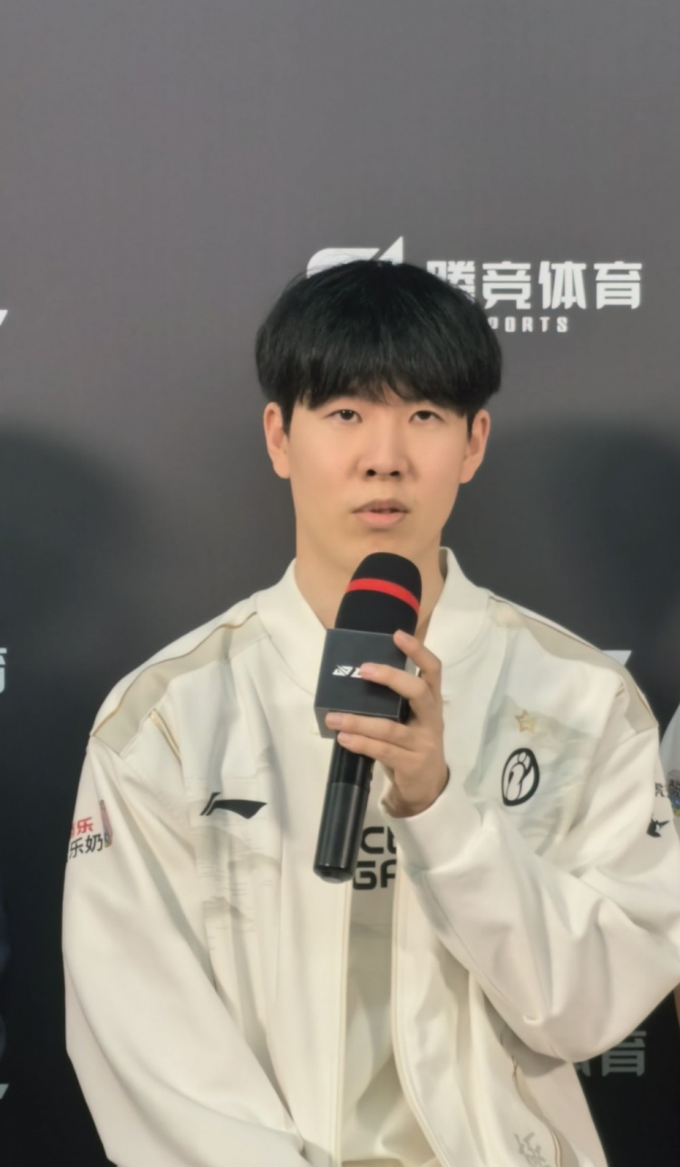 Wei是对的!TheShy:我线优 根据Wei的动向和指挥去配合越塔