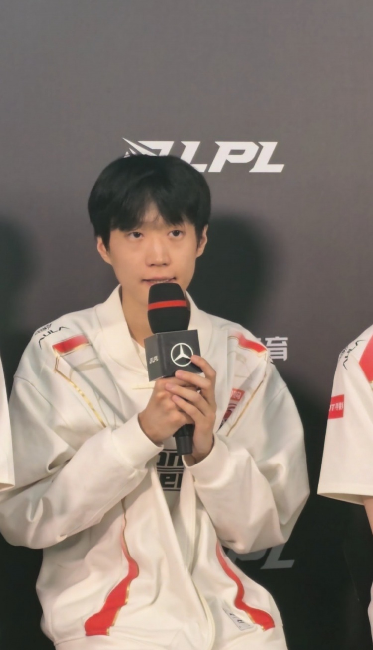 是早上继续辩论会吗?Shanks:备战登峰组前四要努力提升自己状态