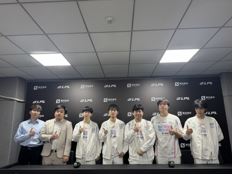 好谦虚!Bin:目前是比第二赛段打的好一些 但我们还需要打的更好