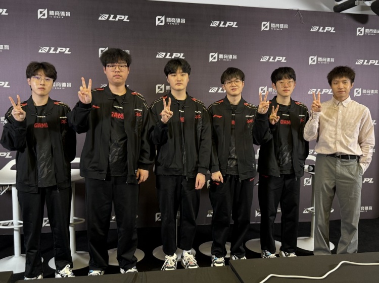 JDG赛后群访 教练:Zhuo基本功稳定 说话正常语速让队伍没那么急