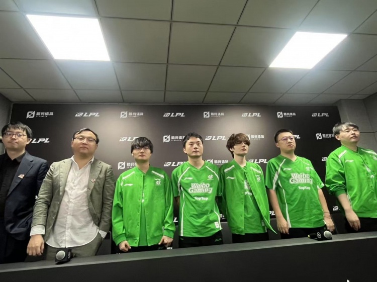 WBG赛后群访 教练：BLG换了打野之后 前期比之前看起来更危险