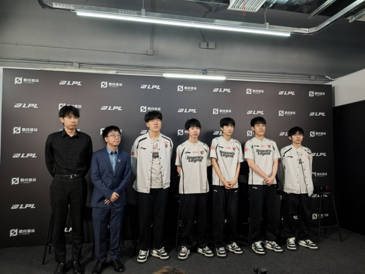 AL赛后群访 Shanks：拿下BLG意味着我们游戏内打的好能赢强队