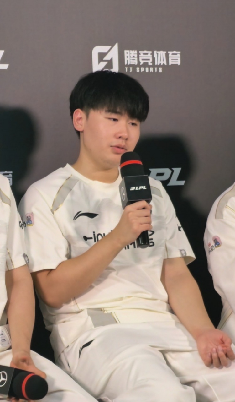 大伙儿想听的是这个吗？Wei：希望和BLG打出一场精彩的比赛