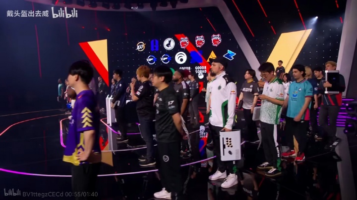 啊这..😓EWC街霸6开场众选手致敬Xiaohai，国手DCQ低头看手机