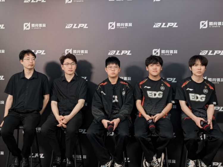EDG赛后群访 教练：最近跟着iG的体系练习一下 对对手要研究更多