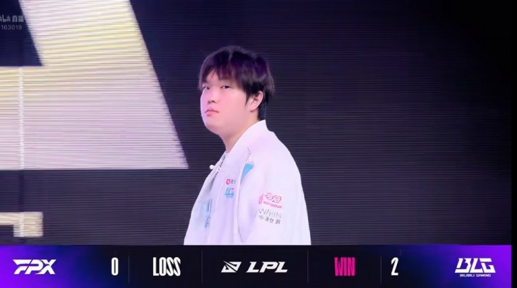 媒体人：摊上这么个中单Jiejie这大概率0-3结束今年 明年还掉身价