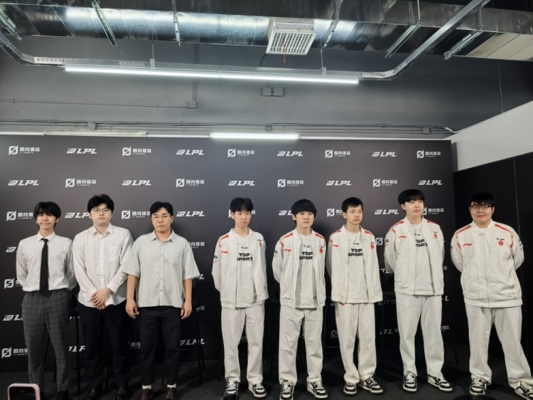 TES赛后群访 JKL:下路沟通和线上理解都好了很多 好好准备季后赛