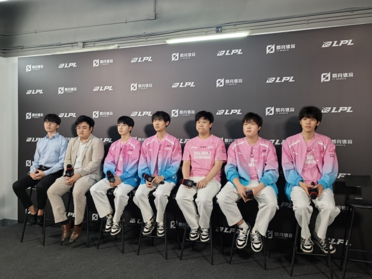 BLG赛后群访 Elk：中后期打团和决策不是很好 希望季后赛有所改善