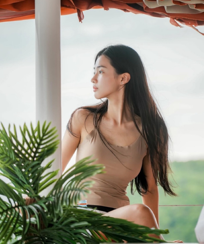 还是得农😍KPL美女解说诗诗晒照：旅游团的老法师随手一拍