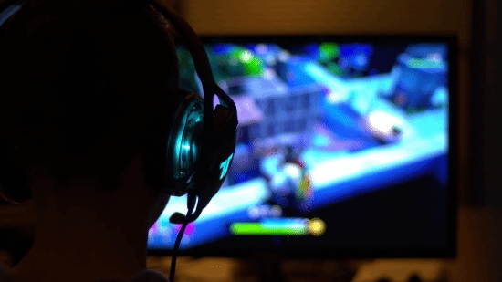 《堡垒之夜》玩家手机误拨911 美警赶到险些清空弹匣