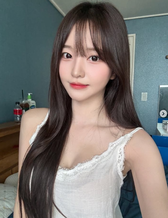 韩版《完蛋美女》演员mj晒照：小露香肩~