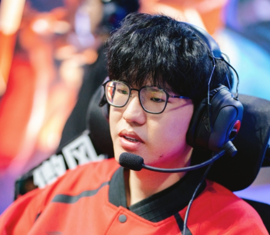 Jiejie更博:今年草草结束现在也有些意难平 没能和大家拿到胜利心中有愧