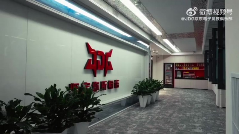 JDG发布赛场VLOG scout：我们队整体还是ok的 就是打架沟通有点乱