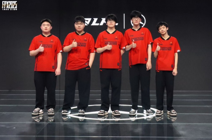 Jiejie更博晒FPX合照：大家辛苦了