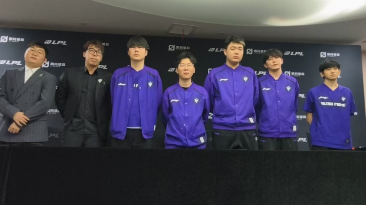 UP赛后群访 教练：中期的运营和决策上没做好 大家这一年辛苦了