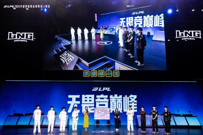 LPL分享选队仪式返图:队长们的帅气时刻,还有碰拳瞬间抓拍