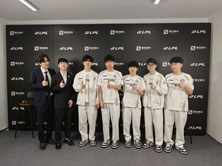 iG赛后群访 Rookie:BLG各方面实力还是非常厉害 要好好保持状态