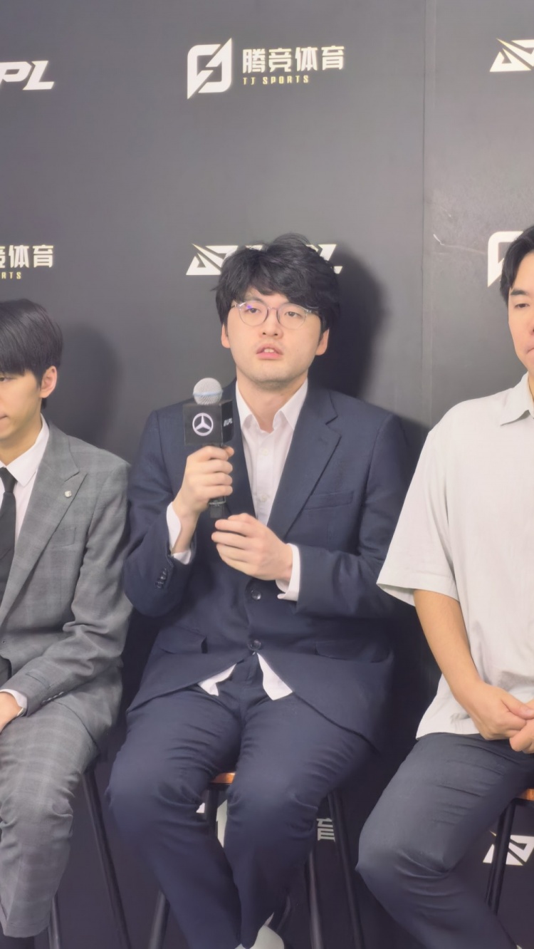 TES教练看对面四楼蜘蛛：他们是前期节奏阵容 我们选了后期能赢的