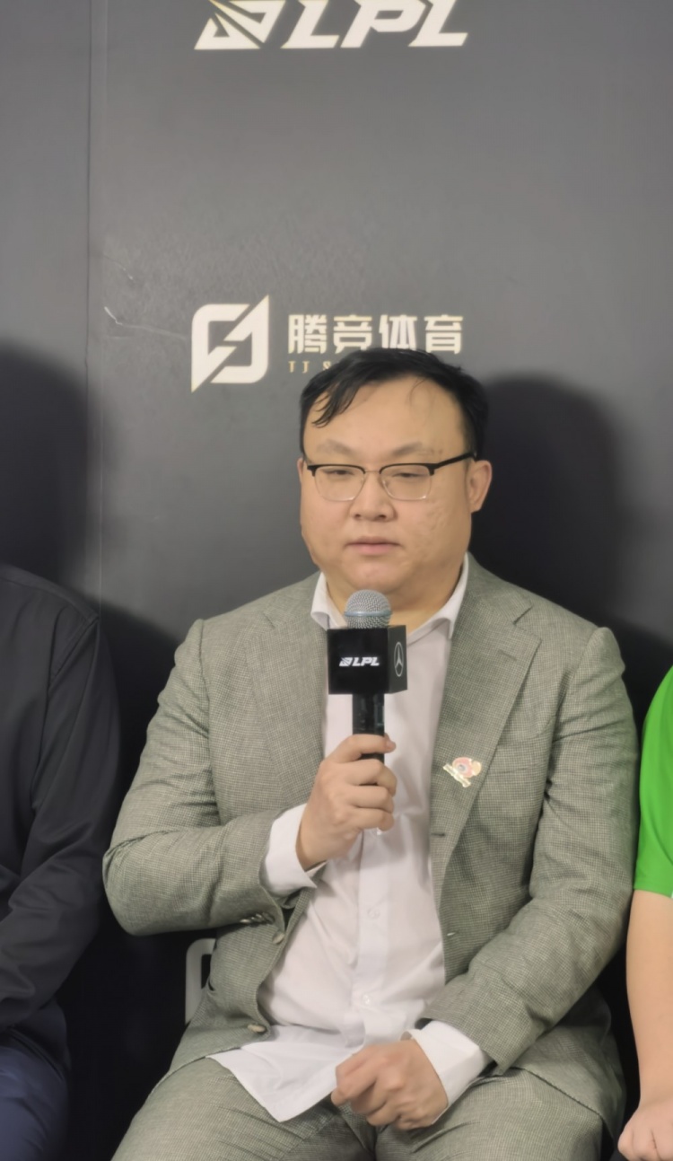 现在感觉还能赶上TES大巴！WBG教练：今天没做什么BP博弈