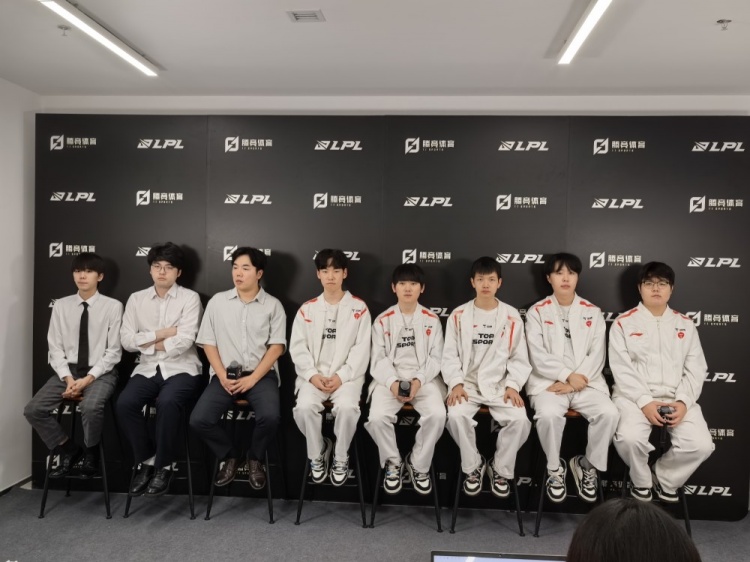 TES赛后群访 JKL:我们还有机会 希望下场打进决赛去复仇