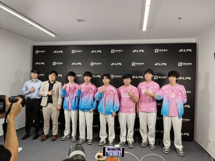 BLG赛后群访 Bin：期待在世界赛拿下冠军 决赛我们打谁都能赢