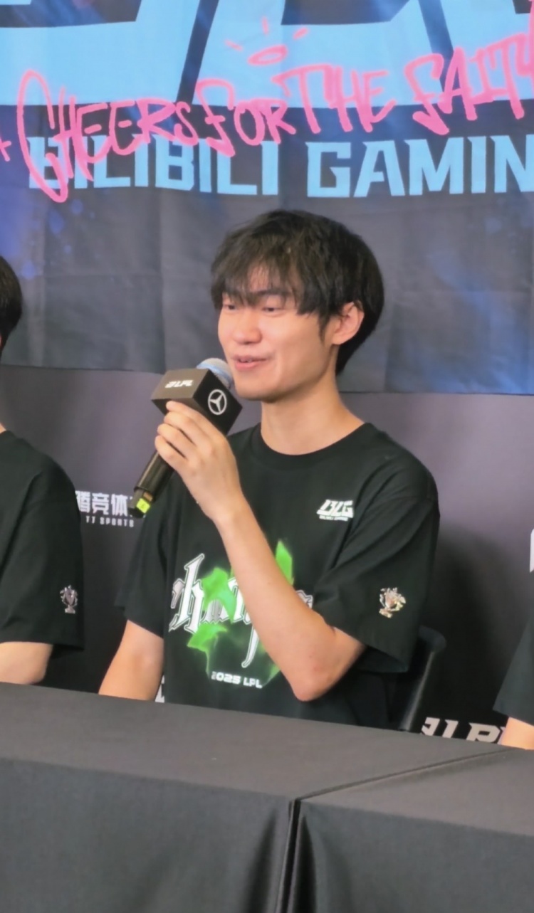 Knight:能五连冠一是状态保持好 二是每个队都有拿冠军的队友