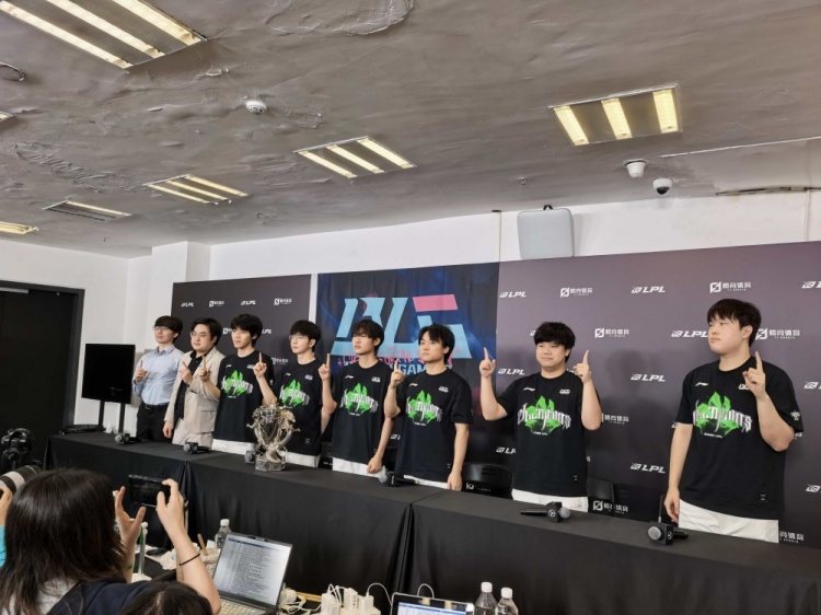 BLG赛后群访 Knight：希望世界赛上LPL的中单都能越打越好