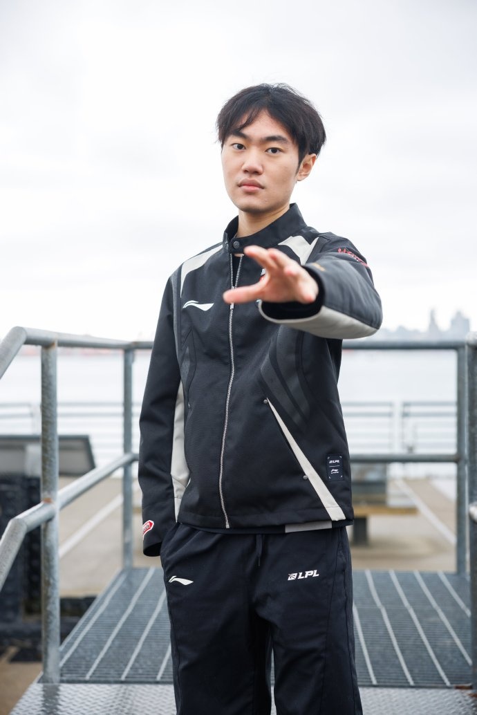 LOL官推分享Knight荣誉：黄金左手，六联赛冠军加一MSI冠军