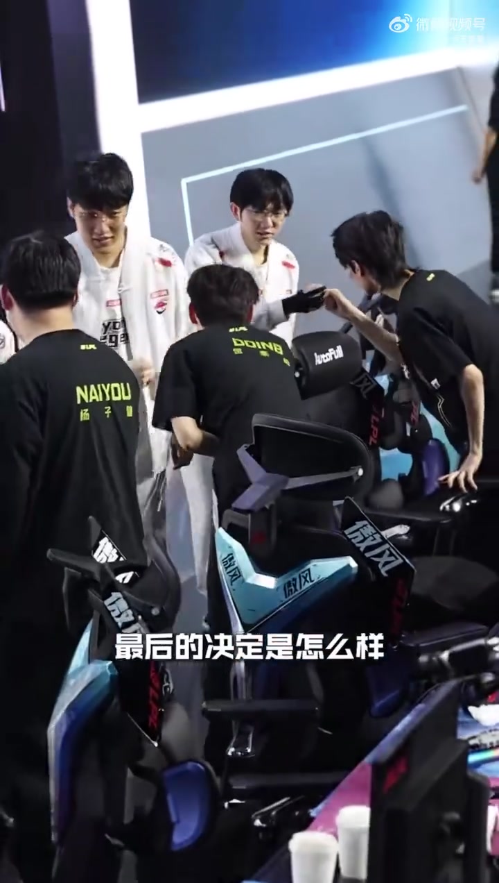 媒体人看doinb采访：最后红着眼眶 不出意外明年回归直播和家庭了