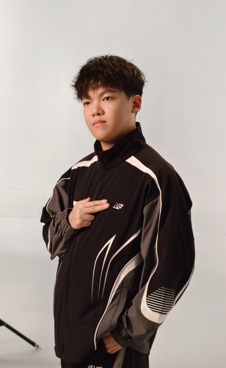 陪练团？NIP分享Leave和Angel合照：又见面了